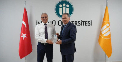 İnönü Üniversitesi akademisyenlerine araştırma performansı plaketi verildi