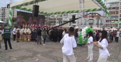 İzmir’de öğrenciler yeşilay bağımsızlık festivalinde buluştu