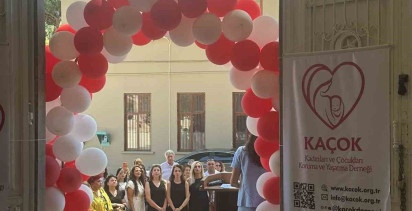 İzmir’in tarihi okuluna hayırsever ve gönüllü desteğiyle modern kütüphane