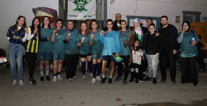 Kadın Futbolculardan Etkileyici Performans