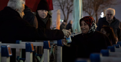 Kandillerde Süt İkram Geleneği Başkent'te Yaşatılıyor