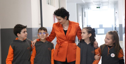 Kanseri Yenen Öğretmen Mehtap Çatal, Öğrencilerine Kavuştuktan Sonra Eğitimde Yeni Bir Sayfa Açtı