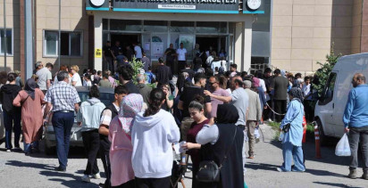 Kars'ta yks heyecanı: binlerce aday üniversite hayali için sınav merkezlerine akın etti
