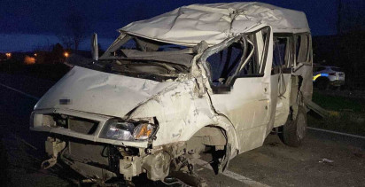 Kastamonu'da Minibüs ve Hafif Ticari Araç Çarpıştı