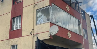 Kastamonu'da Üç Katlı Binanın Çatısında Yangın Çıktı