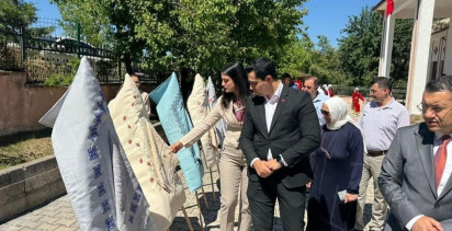 Kemah'da hayat boyu öğrenme şenliği sergisi açıldı