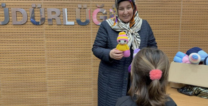 Kimsesiz Çocuklara Mutluluk Dağıtan Börültücü Kadın