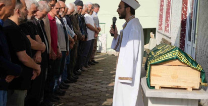 Kırklareli'nde silahlı saldırıda hayatını kaybeden 4 yaşındaki Öykü Naz toprağa verildi