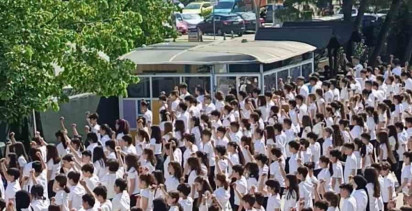 Kocaeli'de 537 Öğrenci Dev Kaşık Oyununu Sergiledi