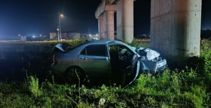 Kontrolden Çıkan Araç Köprü Ayağına Çarptı, 2 Yaralı