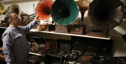 Kütahya'da Antika Müzik Aletleri Koleksiyonu Oluşturan Mühendis