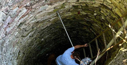 Kuyuya düşen karaca Altıeylül'de kurtarıldı