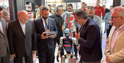 MediaMarkt Türkiye, Düzce'deki Yeni Mağazasını Robot Anahtarla Açıkladı