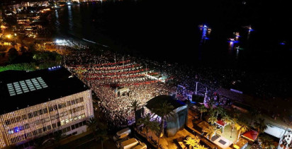 Melek Mosso, Alanya'da Festivale Renk Katıyor