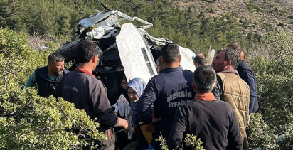 Mersin'de Tarım İşçilerini Taşıyan Minibüsün Kaza Sonucu 3 Ölü, 11 Yaralı