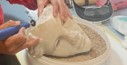 Metropolis Antik Kenti'nde Helenistik Döneme Ait Tanrıça Heykel Başlığı Bulundu