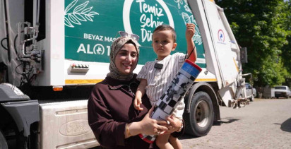 Minik ahmed’e çöp kamyonu işçilerinden sürpriz ziyaret