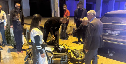 Motosiklet Kazasında Sürücü Otomobilin Altında Sıkıştı