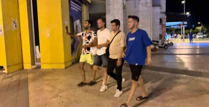 Muğla'da çatıya çıkan genç ikna edilerek aşağı indirildi