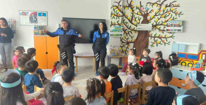 Öğrencilere Toplum Destekli Polisten Eğitim Desteği