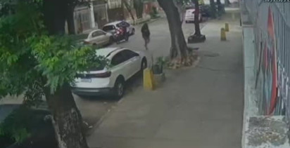 Rio de Janeiro'da Kaldırımda Yürüyen Kadın Kanalizasyona Düştü