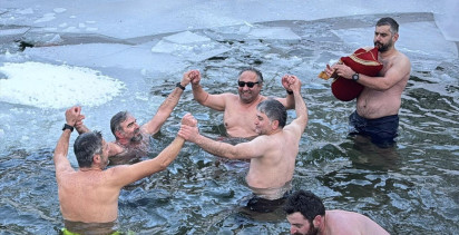 Rize'de 10. Kış Yüzme Şenliği Coşkusu