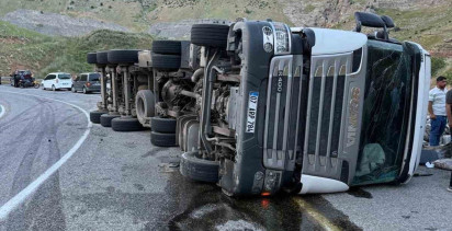 Siirt-Eruh Karayolunda Tır Devrildi: Sürücü Ağır Yaralı