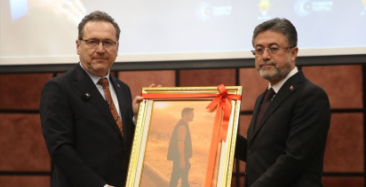 Tarım ve Orman Bakanı Yumaklı'dan Bayrak ve Güvenlik Vurgusu