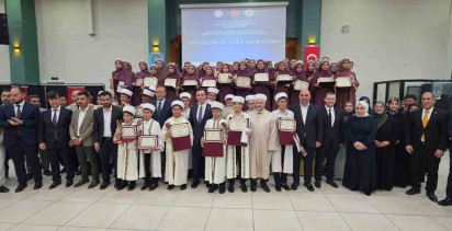 Tatvan’da hafızlık icazet merasimi düzenlendi: 56 hafız belgelerini aldı