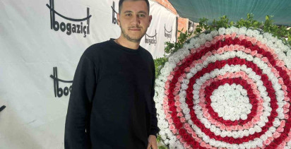 Tavşanlı'da Dev Çiçekle Evlilik Teklifi