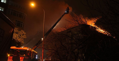Üsküdar'da Metruk Binada Yangın Söndürüldü