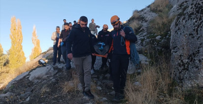 Van Kalesi'nde Düşen Kişi Kurtarıldı