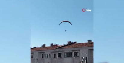 Yamaç Paraşütçüsünün Çay Daveti