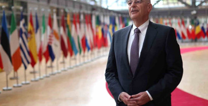 Yunan Bakan Dendias'dan Türkiye'nin Savunma Başarılarına Övgü