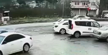 Zonguldak'ta İşçi Servisi ile Otomobil Çarpıştı