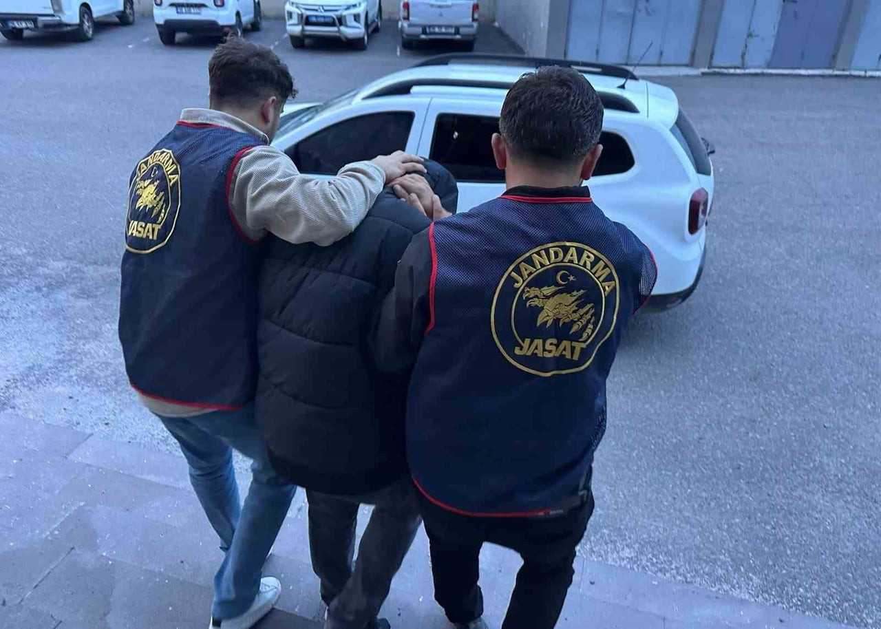 42 YIL HAPİS CEZALI FİRARİ KARS'TA YAKALANDI(KARS-İHA)