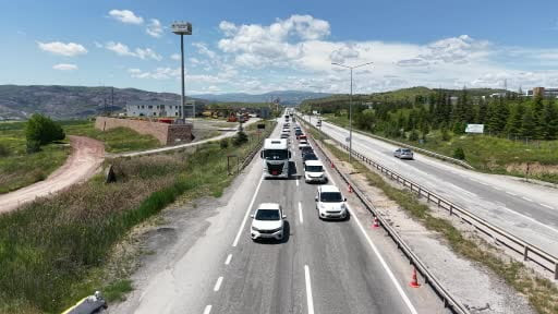 43 ilin geçiş noktasında trafik hareketliliği devam ediyor: Vali’den sürücülere emniyet kemeri ve...