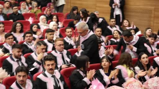 55 yaşında üniversite hayaline kavuştu, 59 yaşında mezun oldu