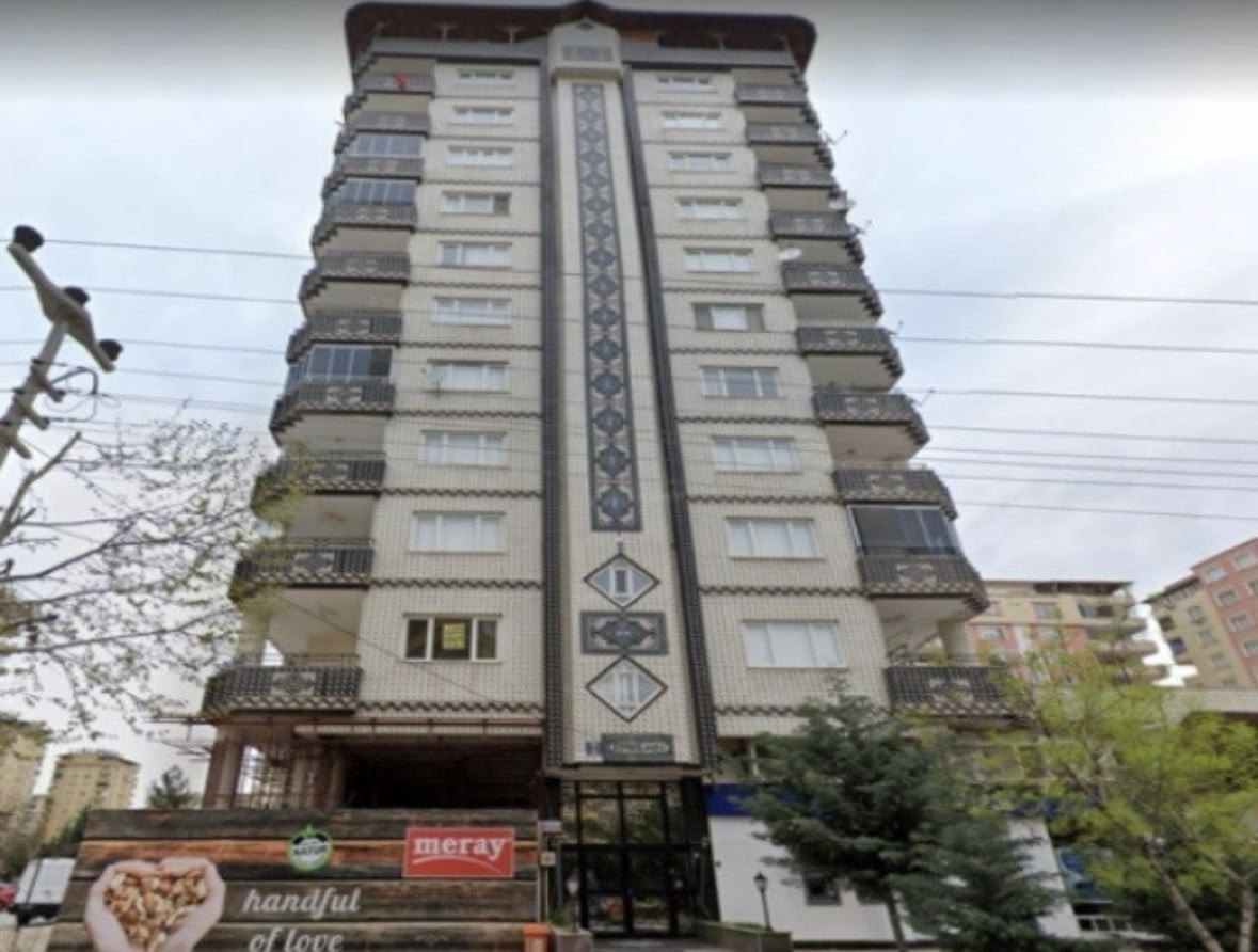 6 ŞUBAT DEPREMLERİNDE GAZİANTEP'TE YIKILAN EMRE APARTMANI'NDA 49 KİŞİ HAYATINI KAYBETMİŞ, 17 KİŞİ...