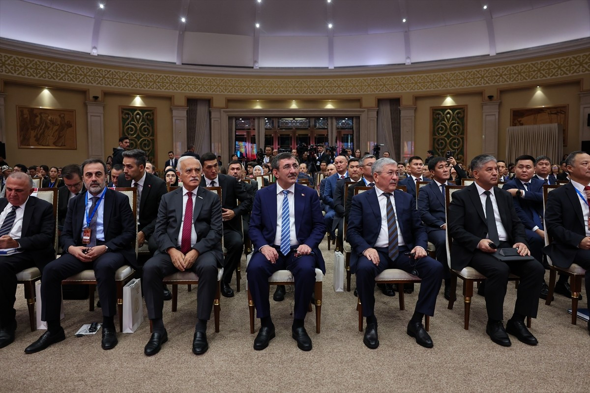 Cumhurbaşkanı Yardımcısı Cevdet Yılmaz (ortada), 
Kırgızistan ziyareti kapsamında, Kırgızistan...