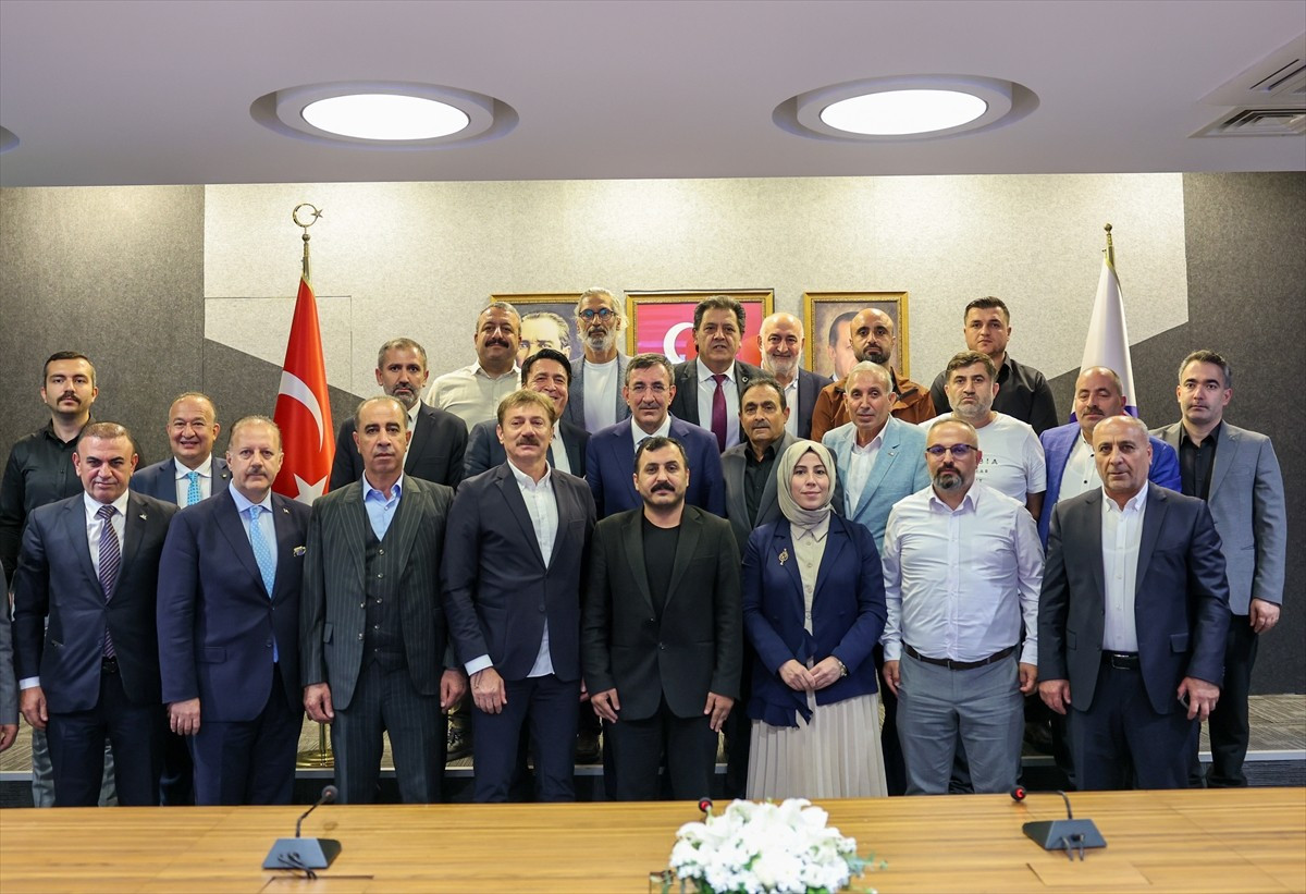 Cumhurbaşkanı Yardımcısı Cevdet Yılmaz, 
Doğu-Güneydoğu sivil toplum kuruluşlarının...