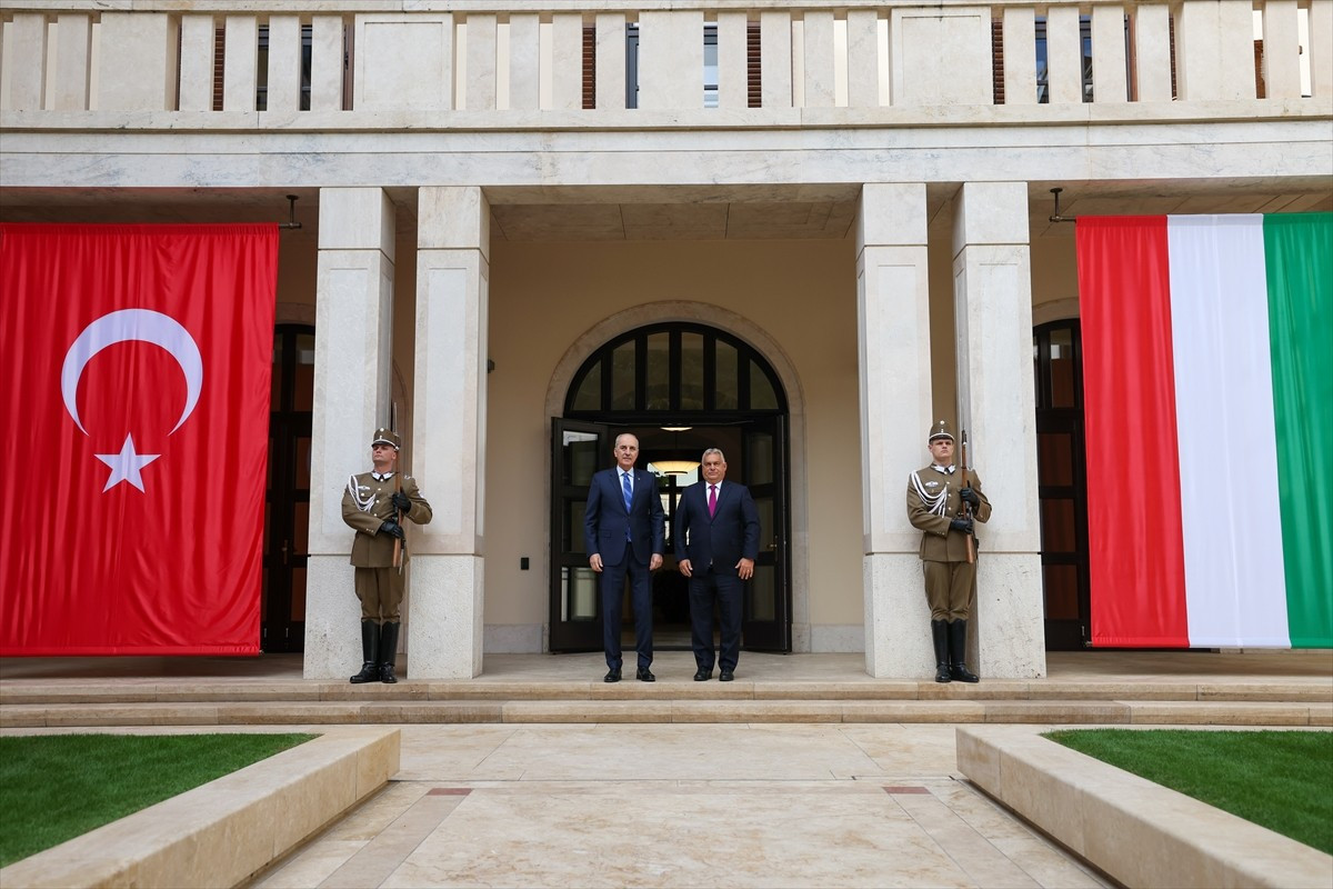 TBMM Başkanı Numan Kurtulmuş, Macaristan Başbakanı Viktor Orban ile bir araya geldi.
Kurtulmuş...