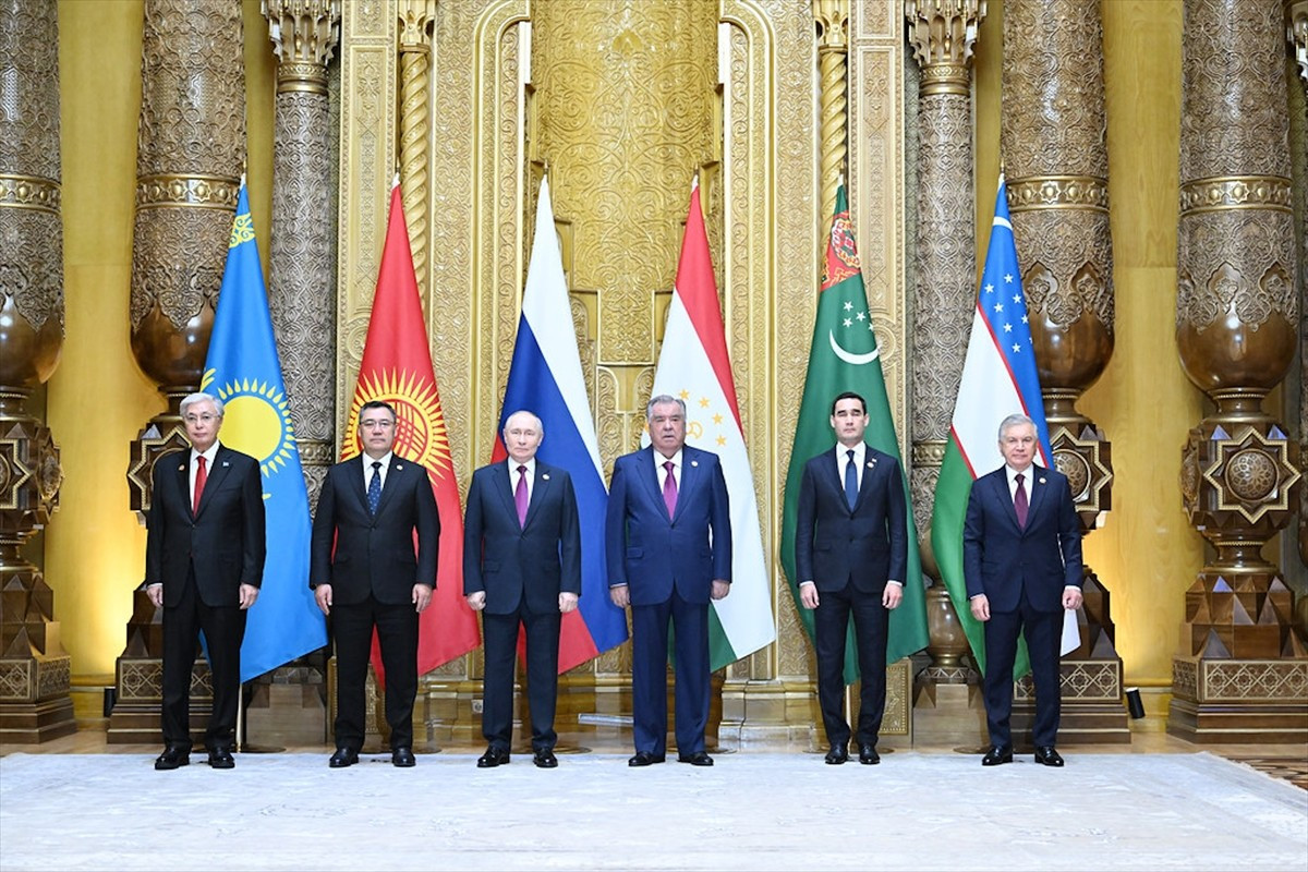 Tacikistan'ın başkenti Duşanbe'de Orta Asya-Rusya Zirvesi başladı.
Tacikistan Cumhurbaşkanı...