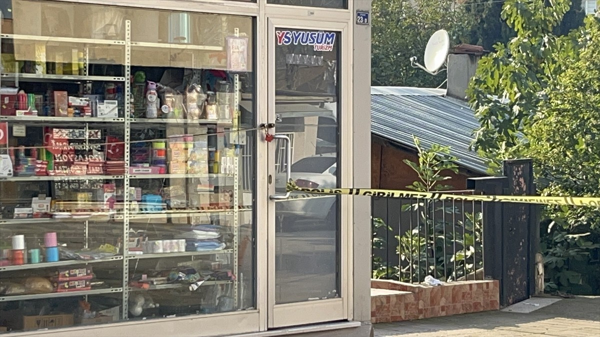 Kocaeli’nin Gebze ilçesinde 3 bina, kolonlarında çatlak oluştuğu gerekçesiyle tedbir amacıyla...