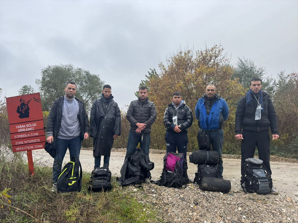 Edirne ve Kırklareli'nde 32 düzensiz göçmen yakalandı.