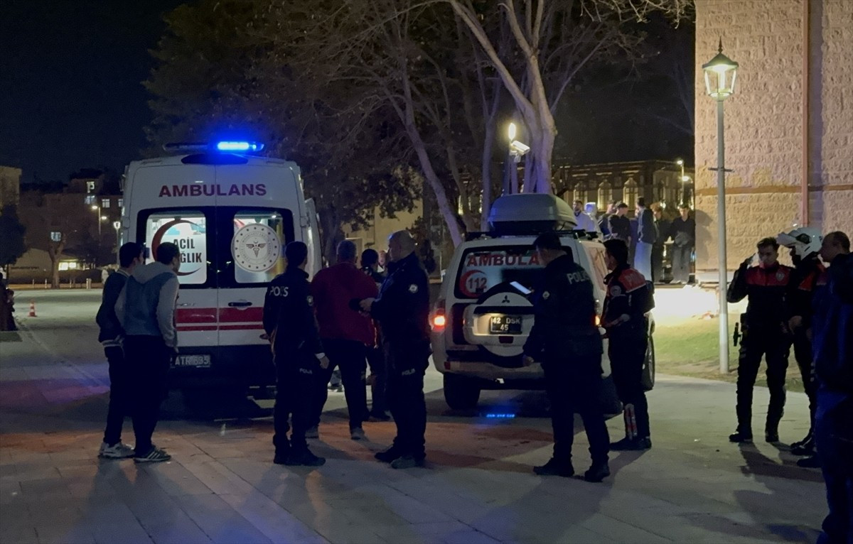 Konya'da çıkan bıçaklı kavgada 17 yaşındaki yabancı uyruklu genç hayatını kaybetti.
 