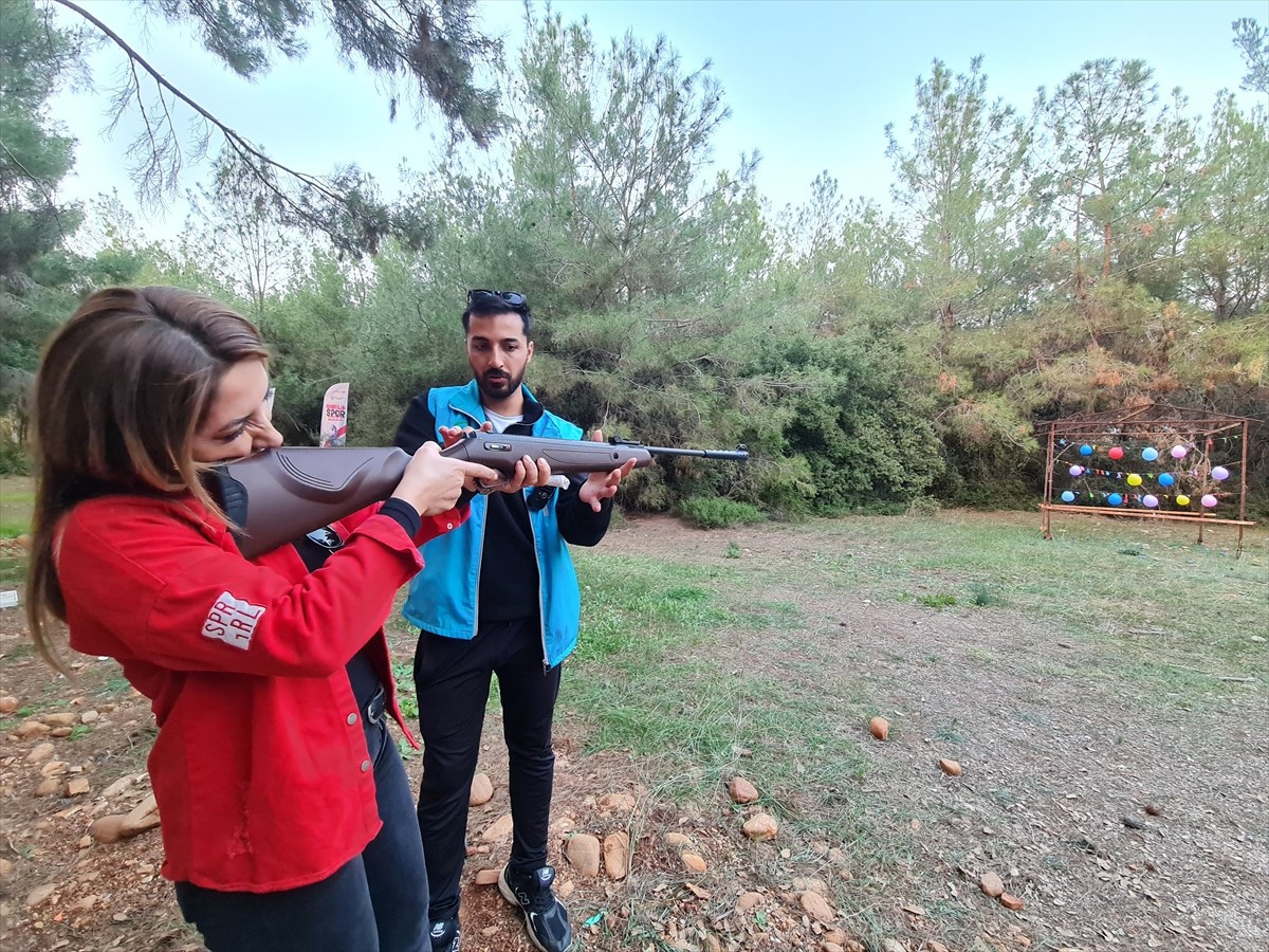 
Adana Orman Bölge Müdürlüğü personeli, Osmaniye'de düzenlenen kampta stres attı.