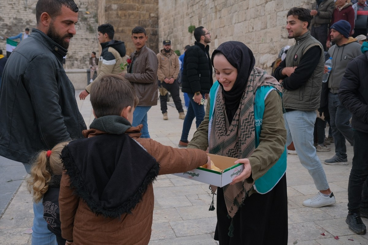 
Yeryüzü Çocukları Derneği (YEÇED), Suriye'de Baas rejiminin çökmesinin yıl dönümünde Halep'te...