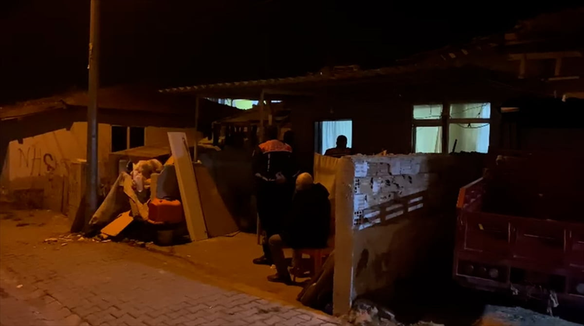 Kırklareli'nin Lüleburgaz ilçesinde bir kadın evinde bıçakla öldürüldü.
 