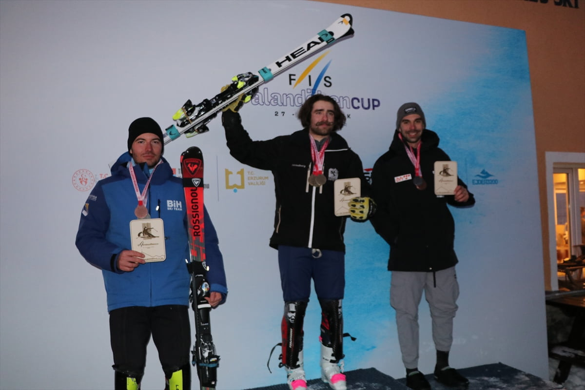 Erzurum'da düzenlenen Alp-FIS Palandöken Kupası sona erdi.
Organizasyonun sonunda dereceye giren...